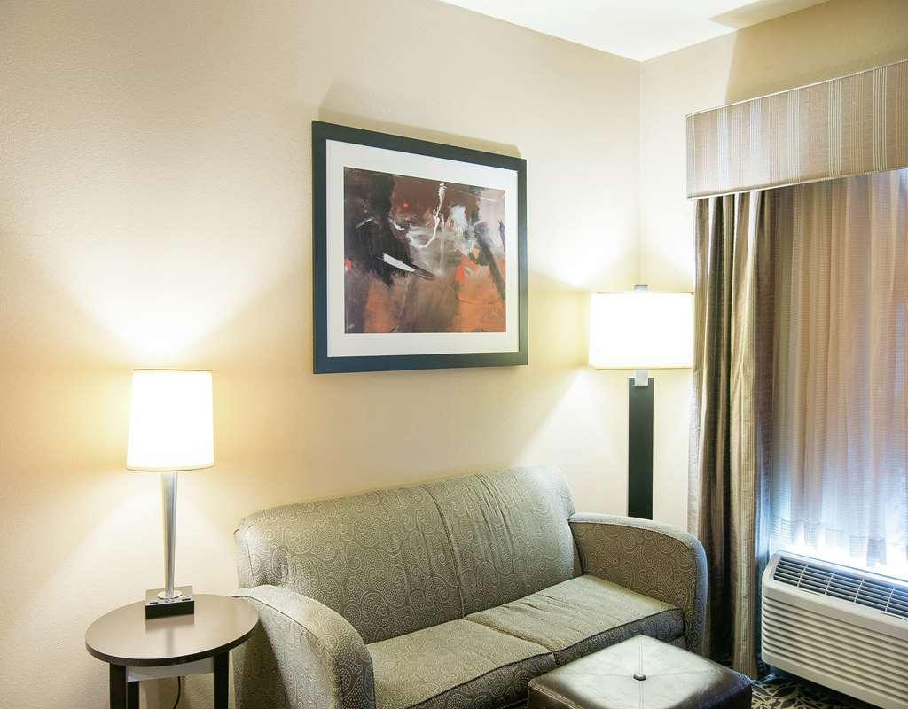 Hampton Inn & Suites Bay City Room photo